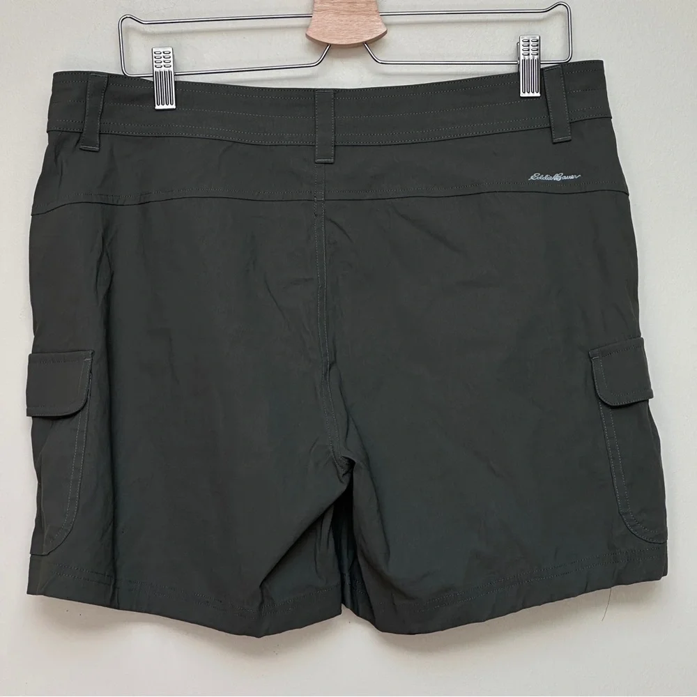 Eddie Bauer Women’s Summer Trail Cargo Shorts Olive Green Size 12 - Picture 2 of 8